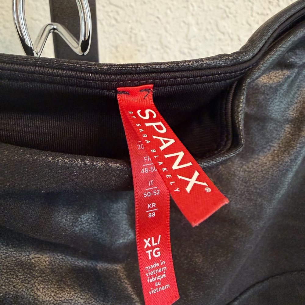SPANX Shiny Black High-Waist Faux-Leather Leggings NWOT - Picture 3 of 7